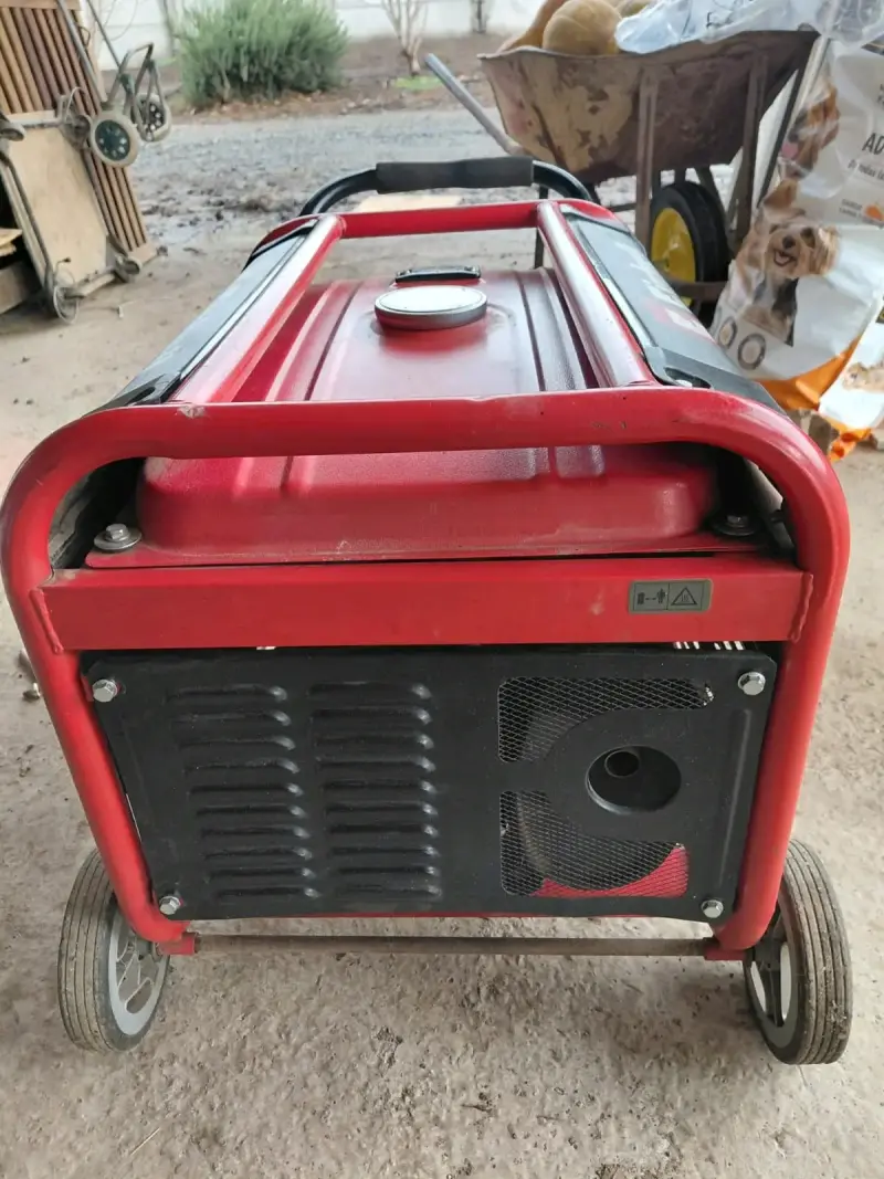 Generador eléctrico portátil Einhell rojo - 1