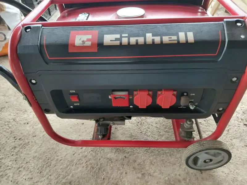 Generador eléctrico portátil Einhell rojo - 2