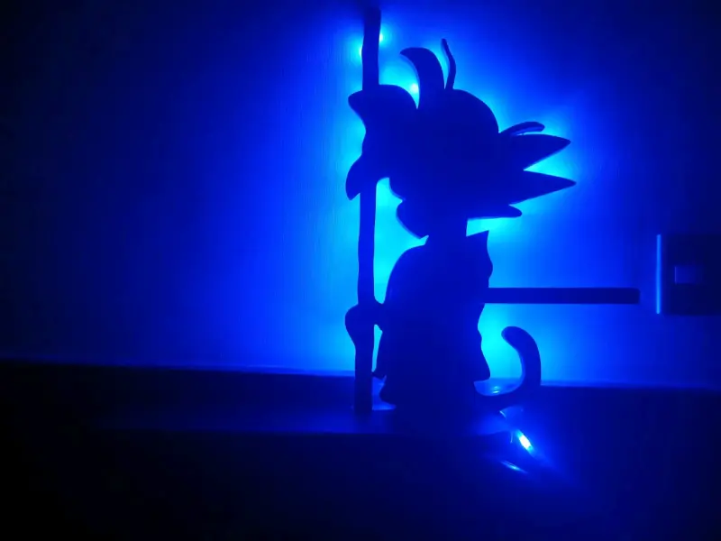 Repisa decorativa LED azul con figura