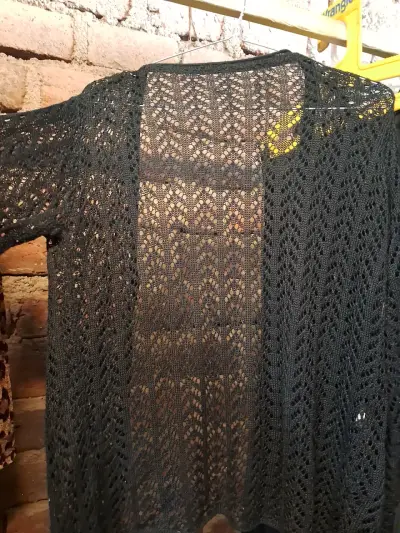 Cárdigan de encaje negro con botones - miniatura 4