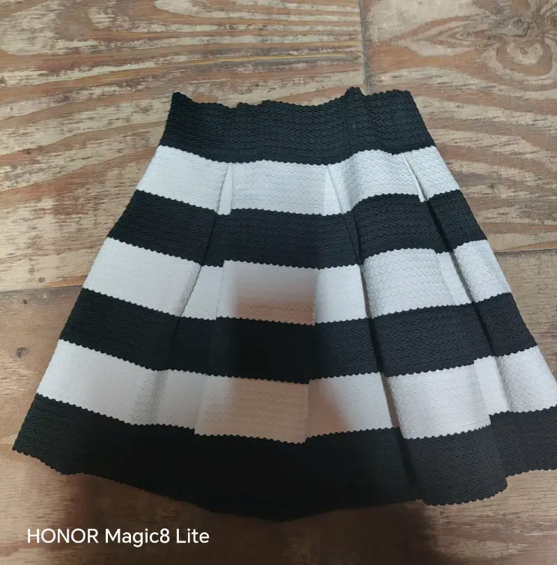 Falda a rayas blanco y negro para mujer - 2