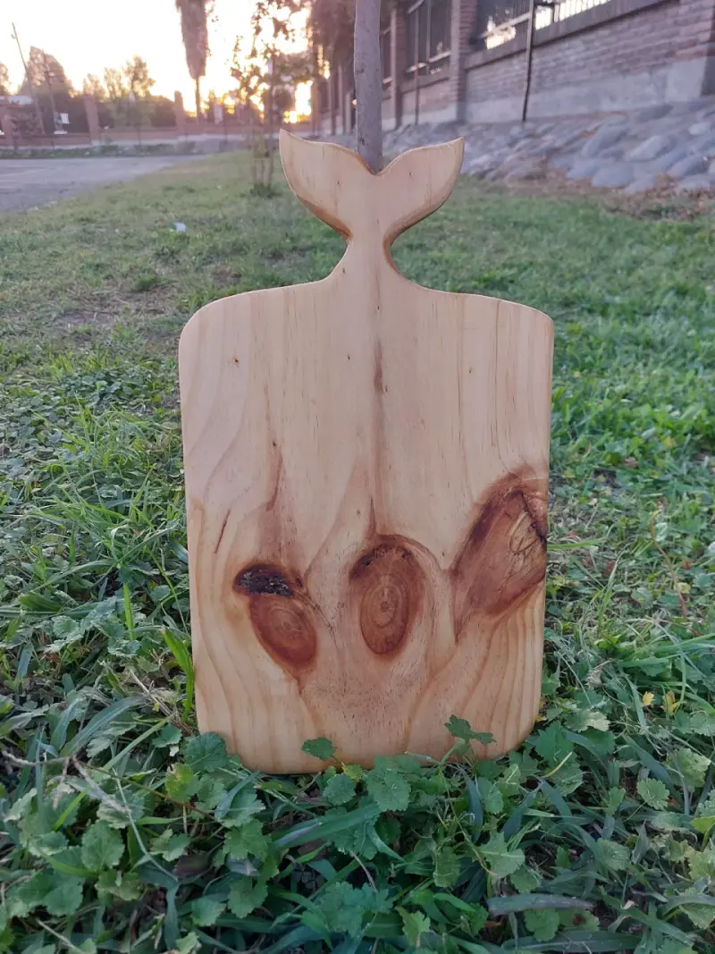 Tabla de madera cola de ballena