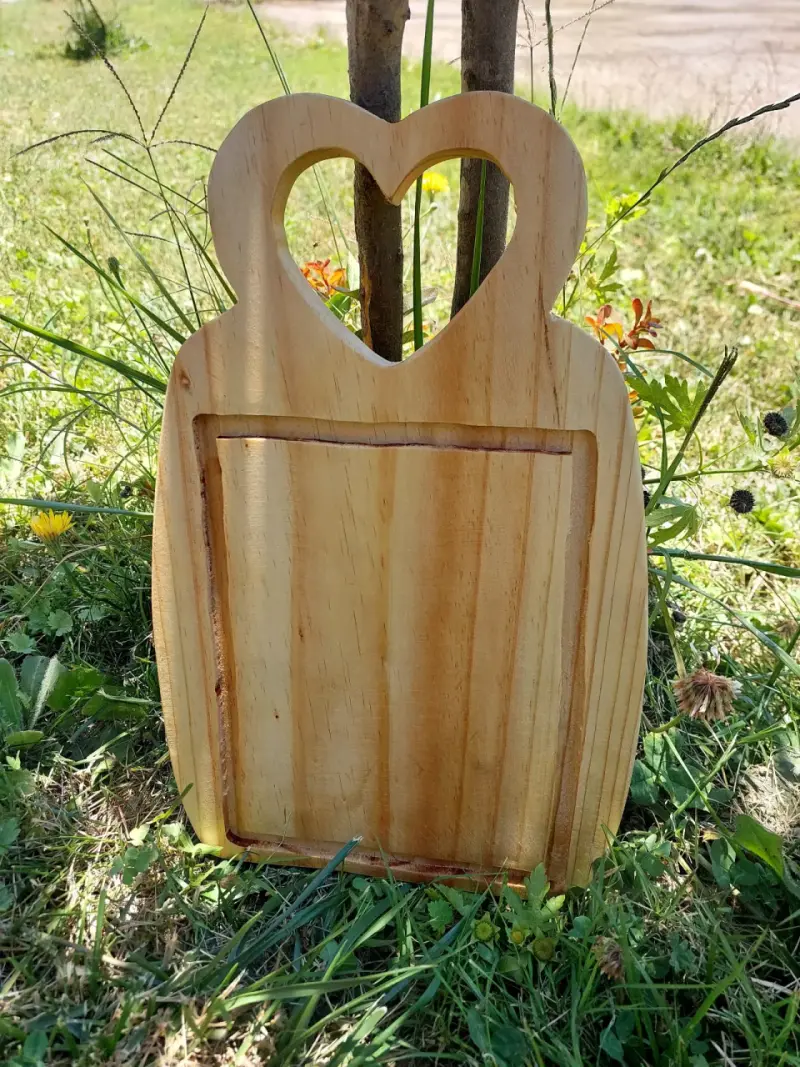 Tabla de madera diseño de corazón