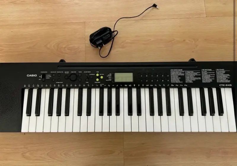 Teclado Casio CTK-245 con adaptador - 1