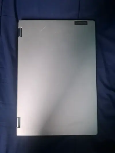 Laptop Lenovo con procesador AMD Ryzen - miniatura 4