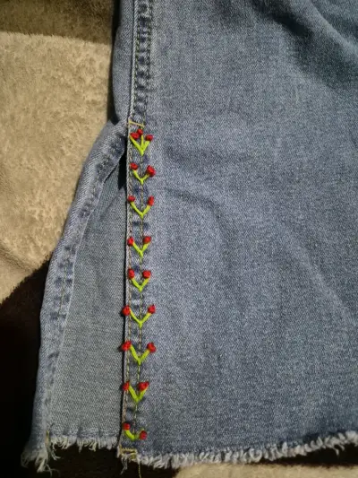 Jeans acampanados bordados para mujer - miniatura 2