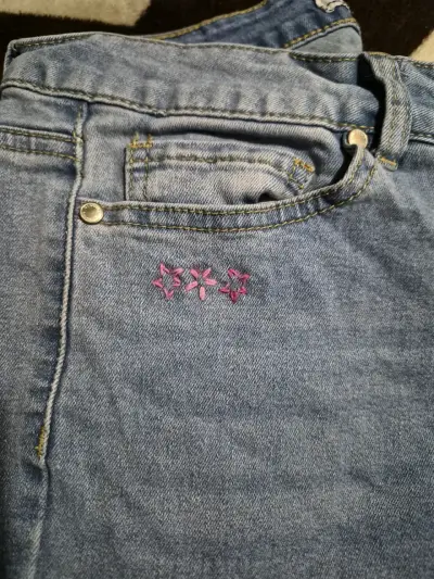 Jeans acampanados bordados para mujer - miniatura 4