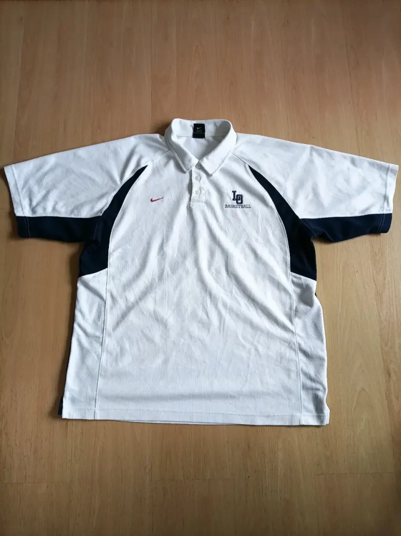 Polera Nike Basketball blanca y negra - 1