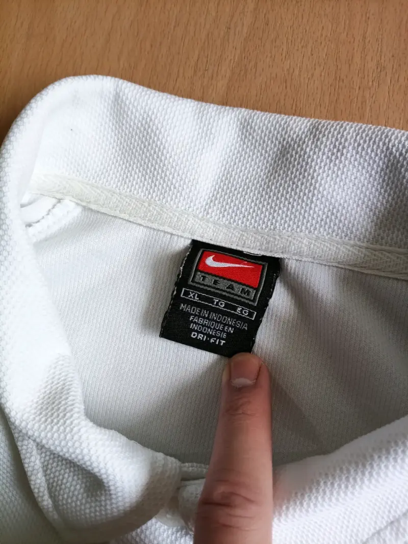 Polera Nike Basketball blanca y negra - 3