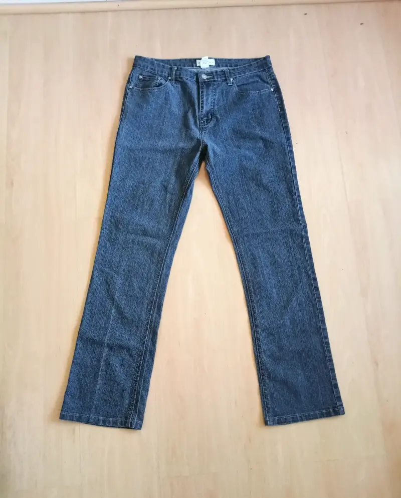 Jeans de mujer con bordado en bolsillos - 3