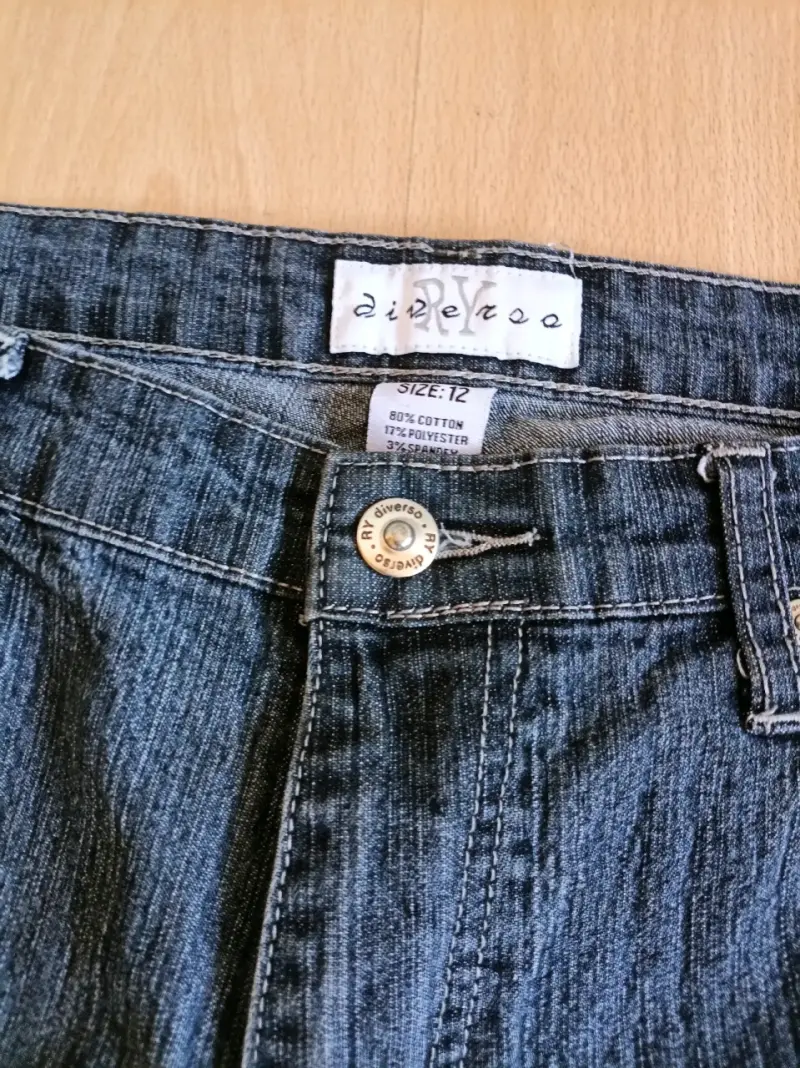 Jeans de mujer con bordado en bolsillos - 4
