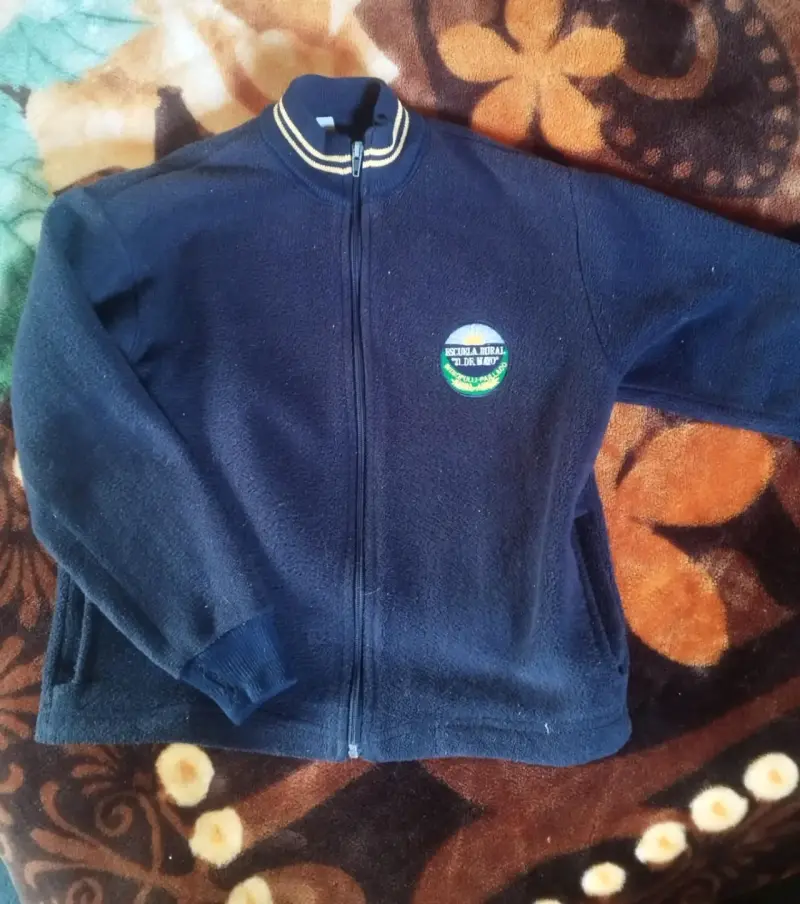 Chaqueta escolar azul con cierre y logo - 1