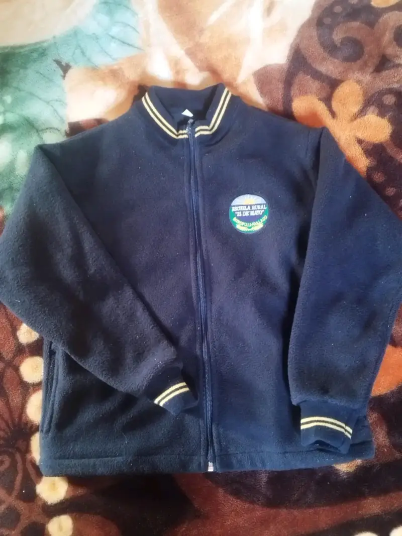 Chaqueta escolar azul con cierre y logo - 2