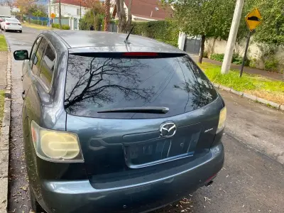 Mazda CX-7 SUV en buen estado - miniatura 3