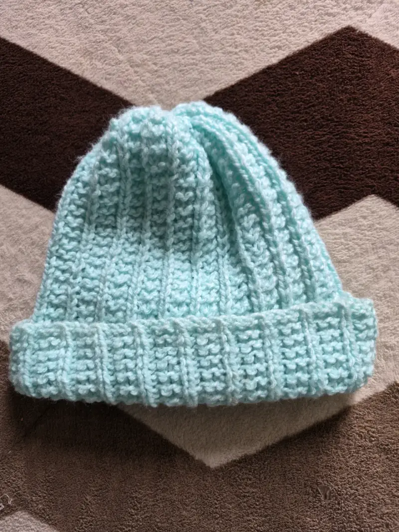 Gorro tejido de lana color celeste