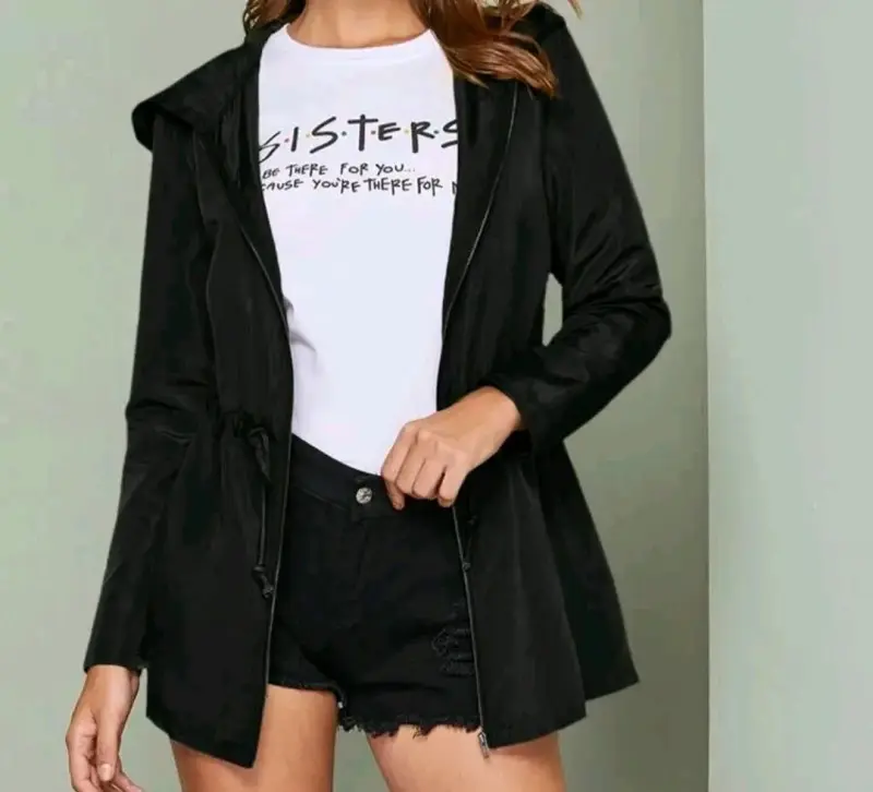 Cortaviento negro con capucha para mujer - 3