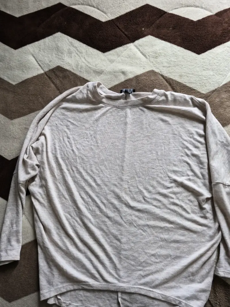 Polera beige de manga larga para mujer