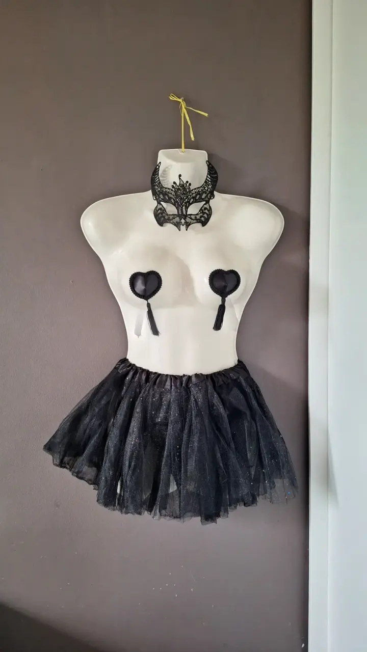 Conjunto de lencería negra con máscara - 3