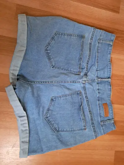 Shorts de mezclilla azul claro para mujer - miniatura 2