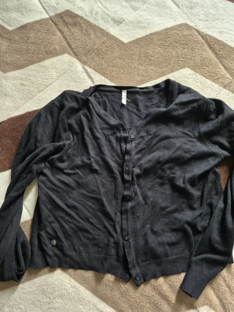 Cardigan negro de lana para mujer