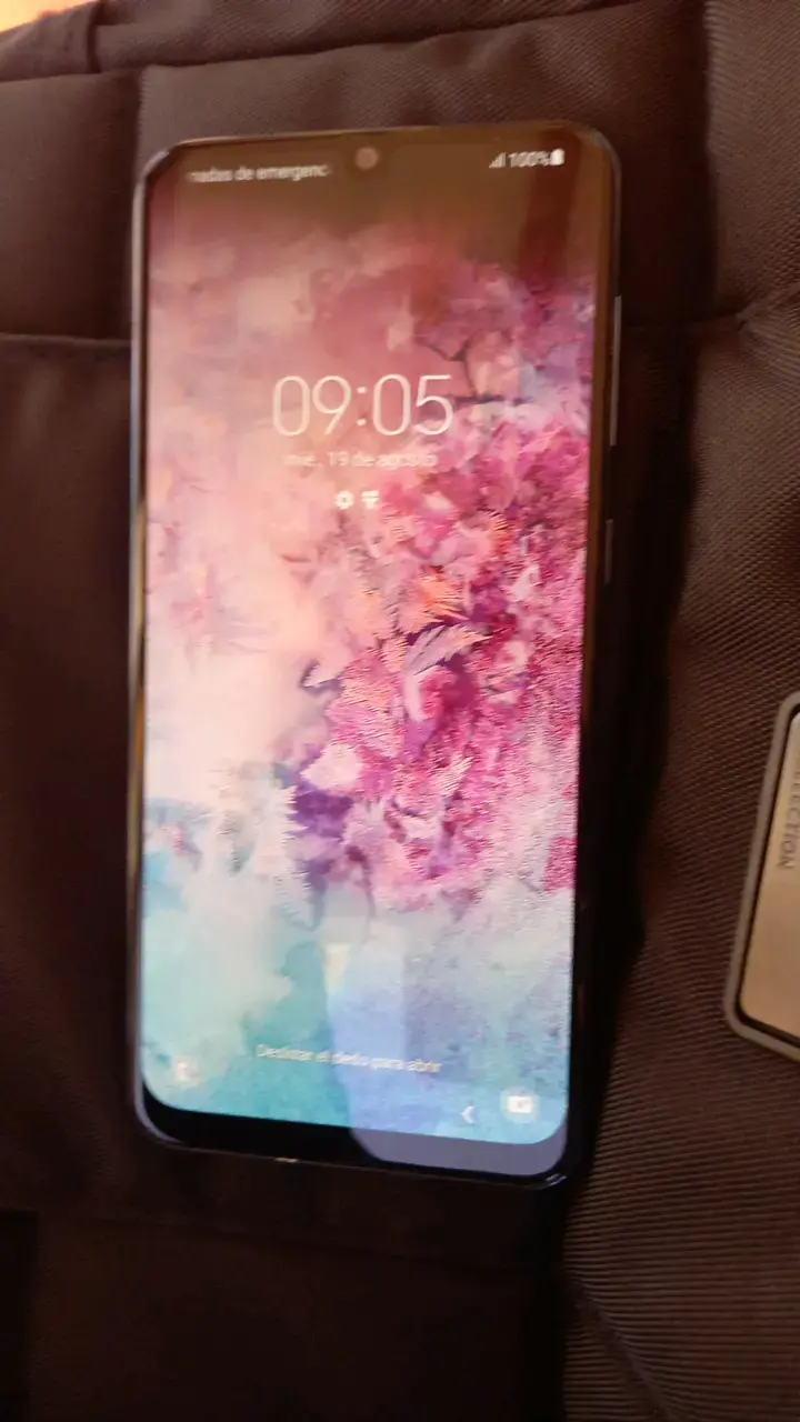 Smartphone Samsung Galaxy A30 en buen estado - 1