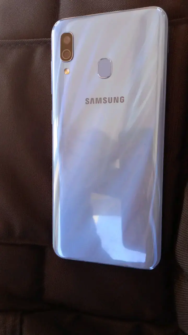 Smartphone Samsung Galaxy A30 en buen estado - 2