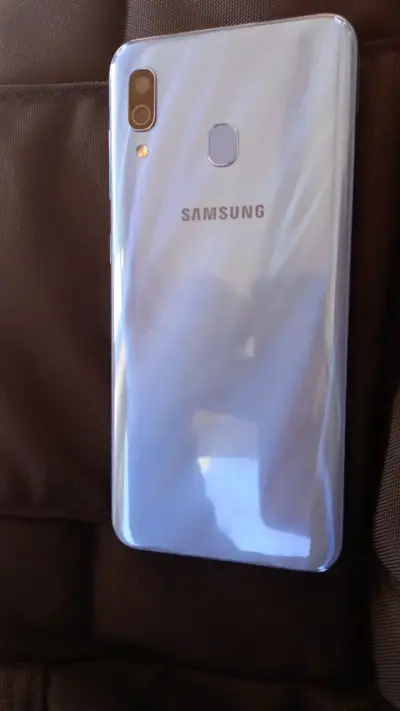 Smartphone Samsung Galaxy A30 en buen estado - miniatura 2