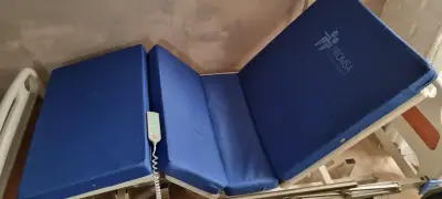 Cama clínica eléctrica Promsa con control remoto 4 - miniatura 1