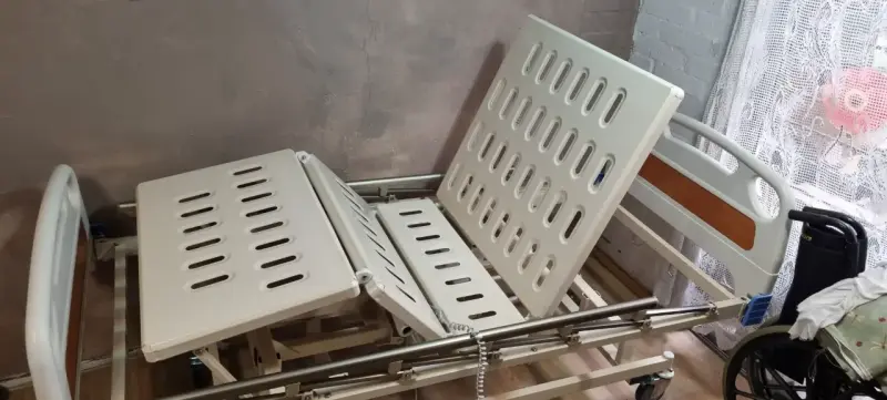 Cama clínica eléctrica Promsa con control remoto 4 - 4