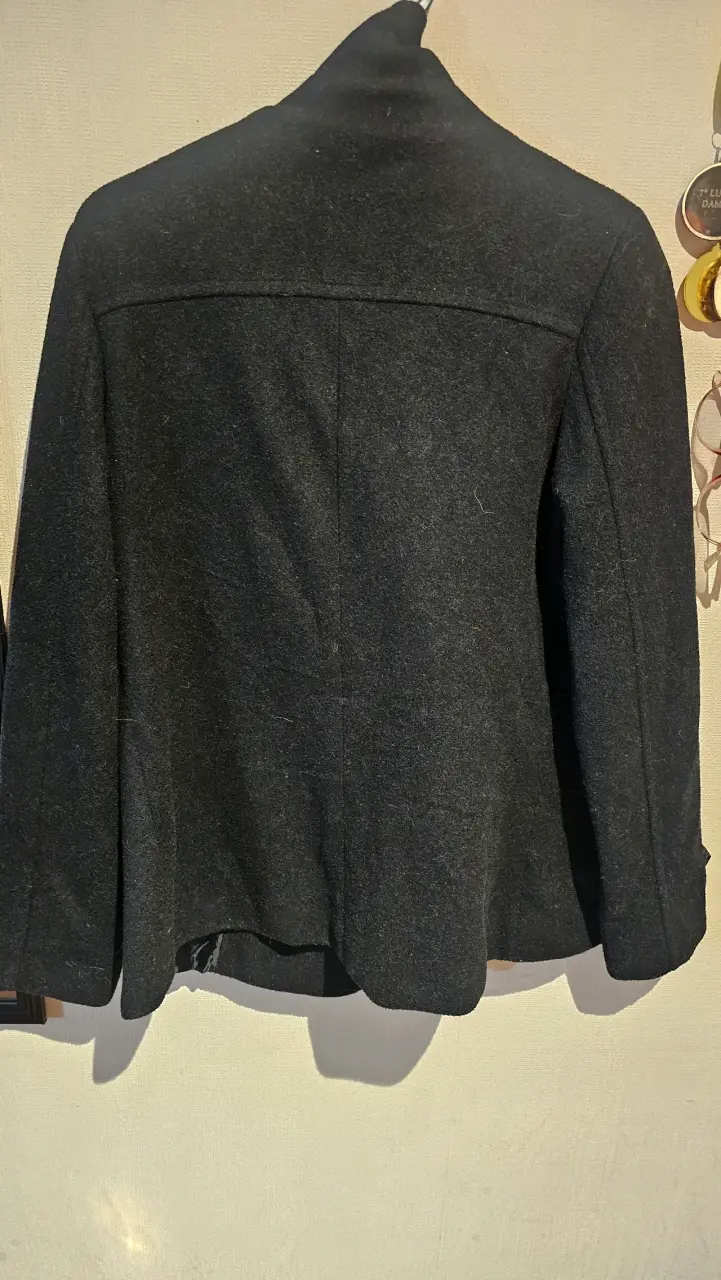 Chaqueta negra de mujer con capucha desmontable - 3