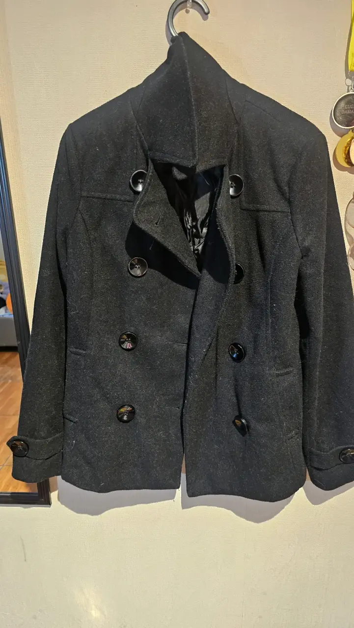 Chaqueta negra de mujer con capucha desmontable - 4