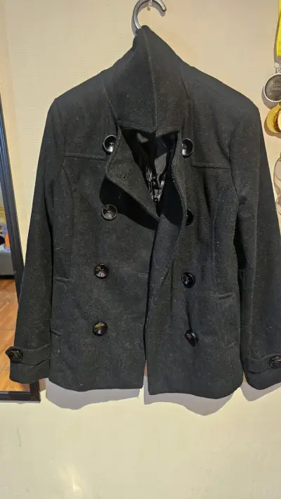 Chaqueta negra de mujer con capucha desmontable - miniatura 4
