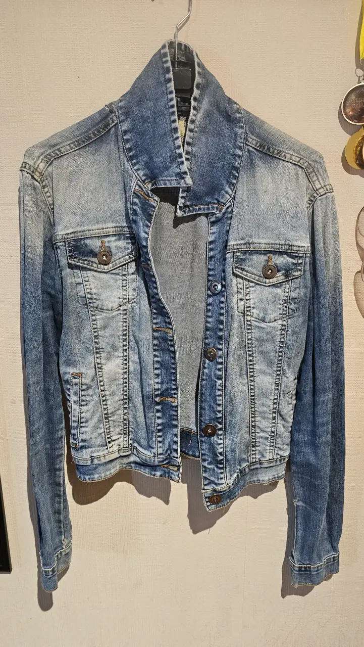 Chaqueta de mezclilla azul desgastada para mujer - 3