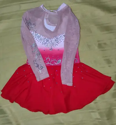 Vestido de patinaje artístico con brillantes - miniatura 2