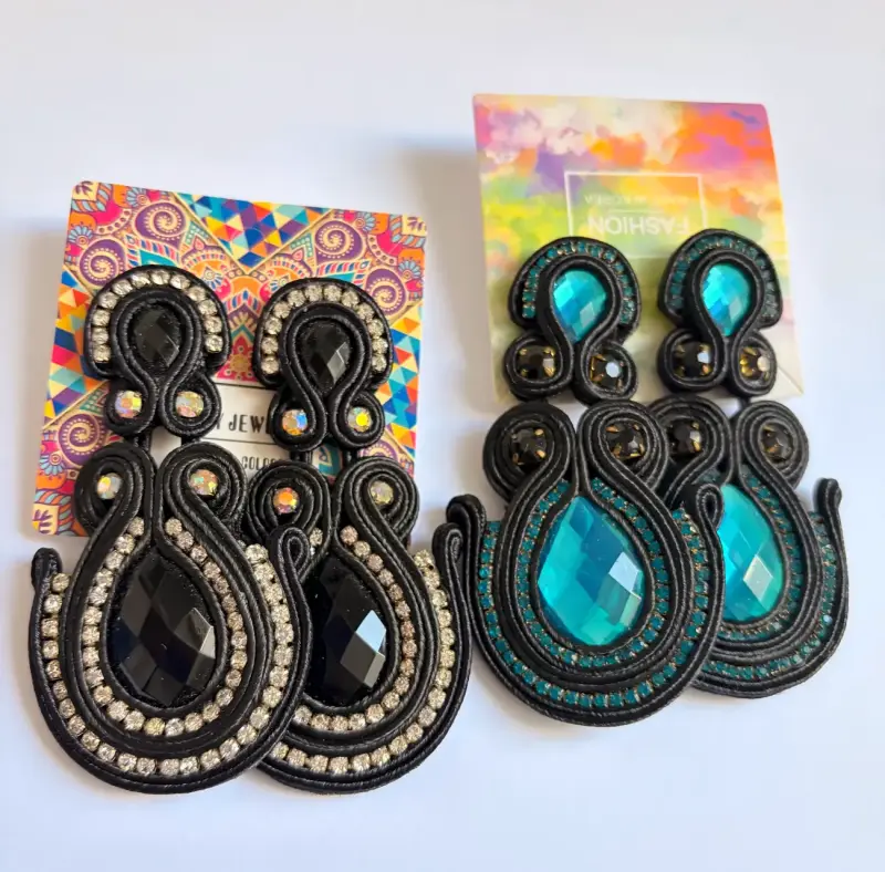 Pendientes artesanales con piedras negras y turquesas - 1