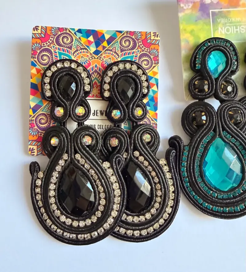 Pendientes artesanales con piedras negras y turquesas - 2