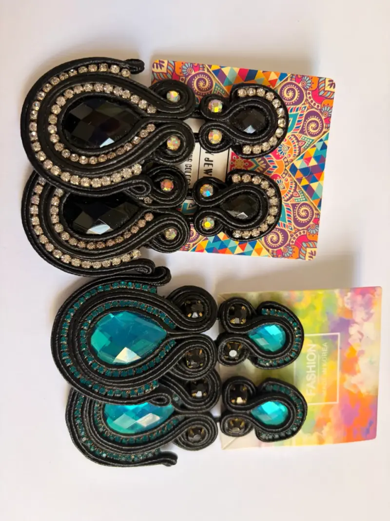Pendientes artesanales con piedras negras y turquesas - 4