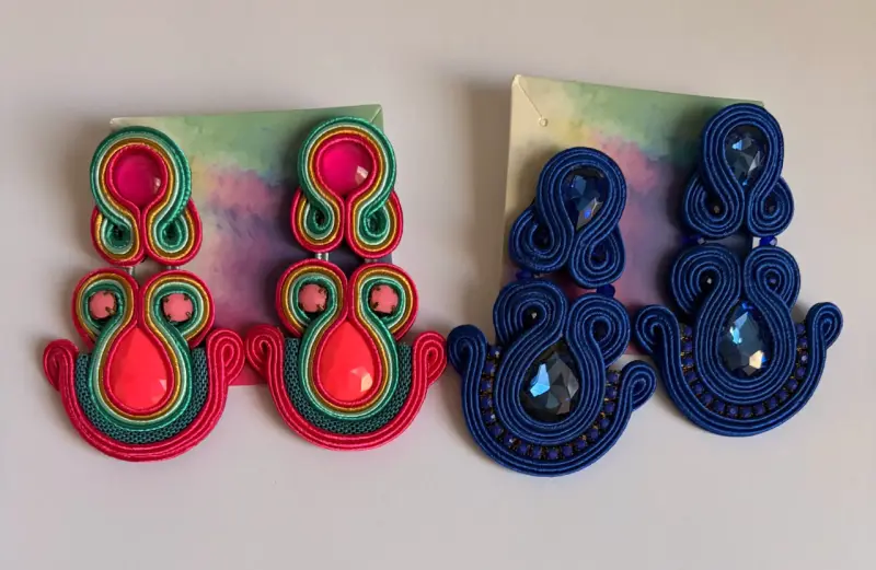 Pendientes artesanales de soutache azul y multicolor - 3
