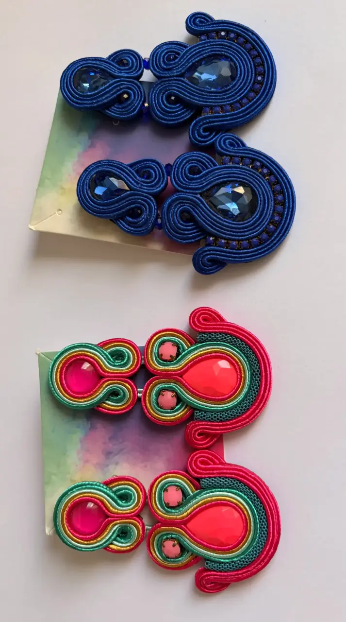 Pendientes artesanales de soutache azul y multicolor - 4