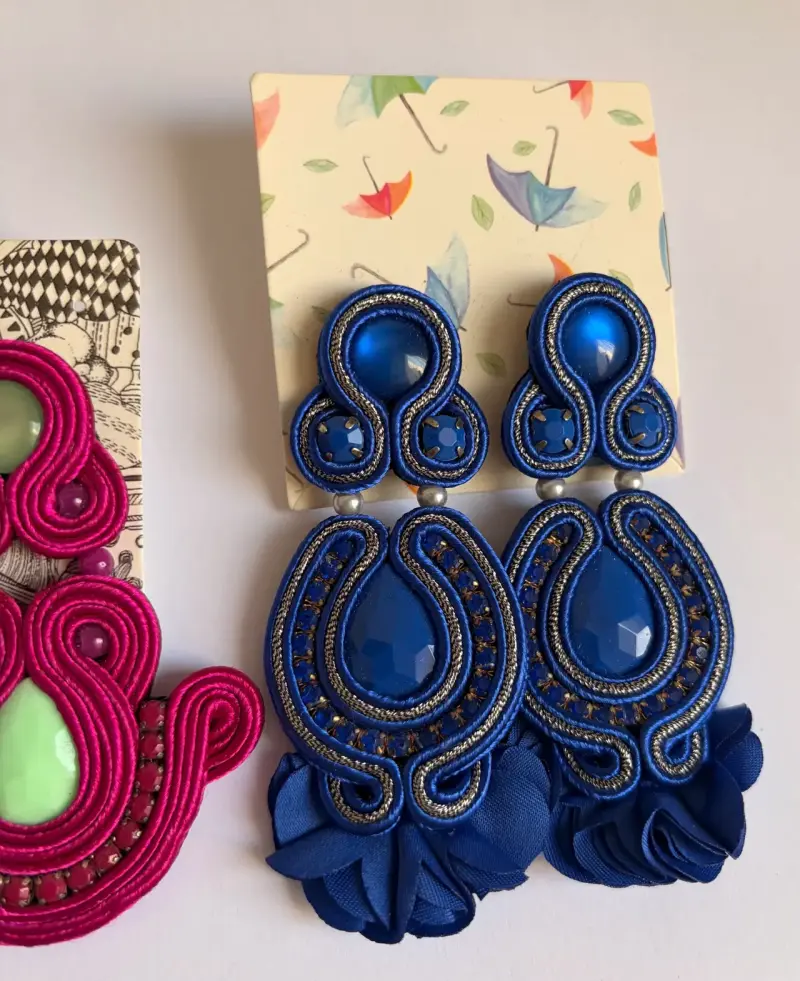 Set de aros artesanales en fucsia y azul - 3