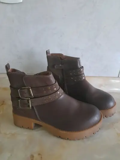 Botines de cuero marrón con hebillas - miniatura 1