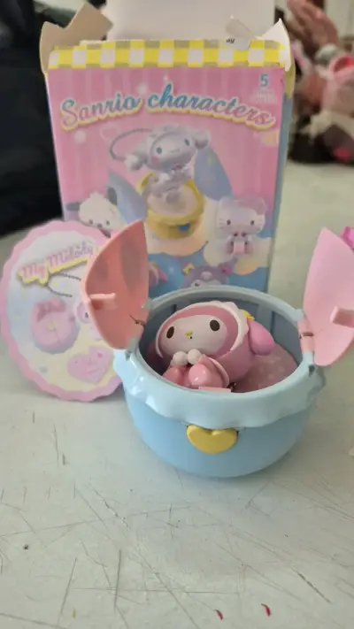 Figura Sanrio My Melody en caja sorpresa - miniatura 1
