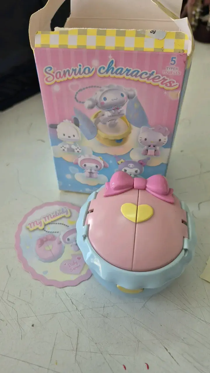 Figura Sanrio My Melody en caja sorpresa - 2