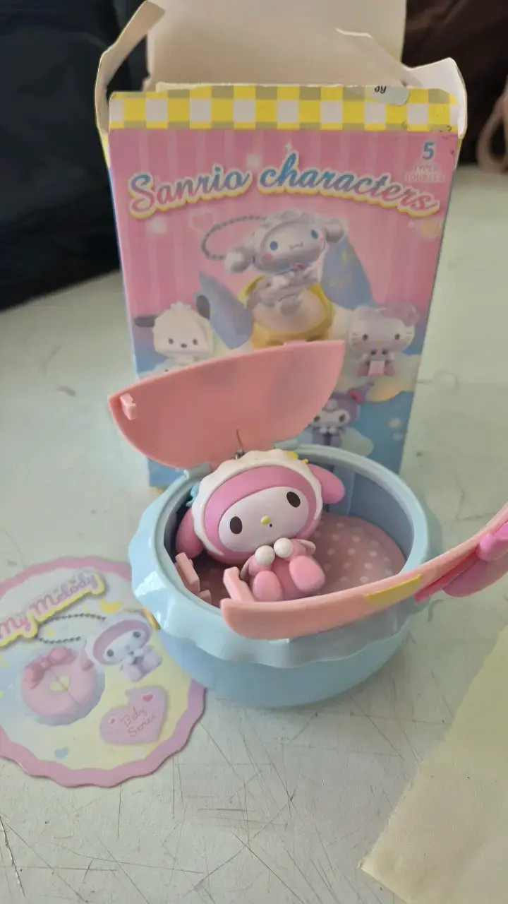 Figura Sanrio My Melody en caja sorpresa - 4