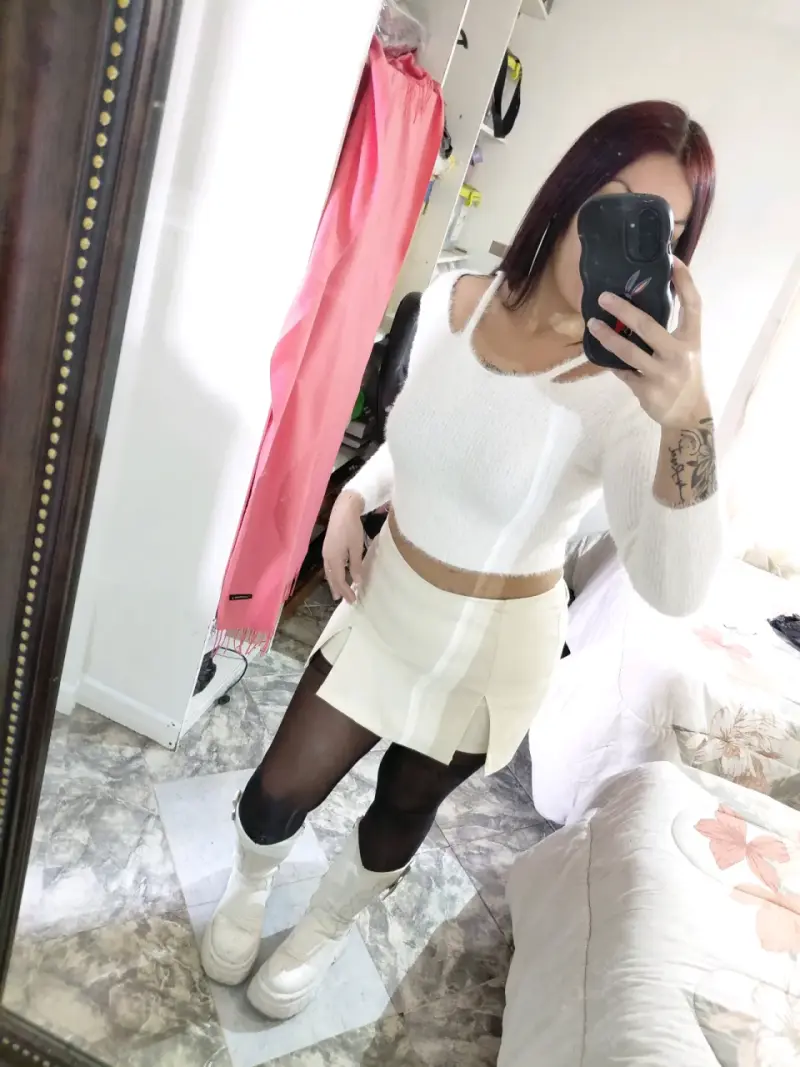 Falda corta negra de cuero sintético con botones - 6