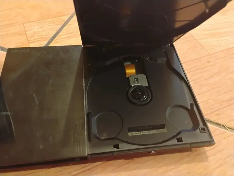 Consola PlayStation 2 con dos controles y cables - 3