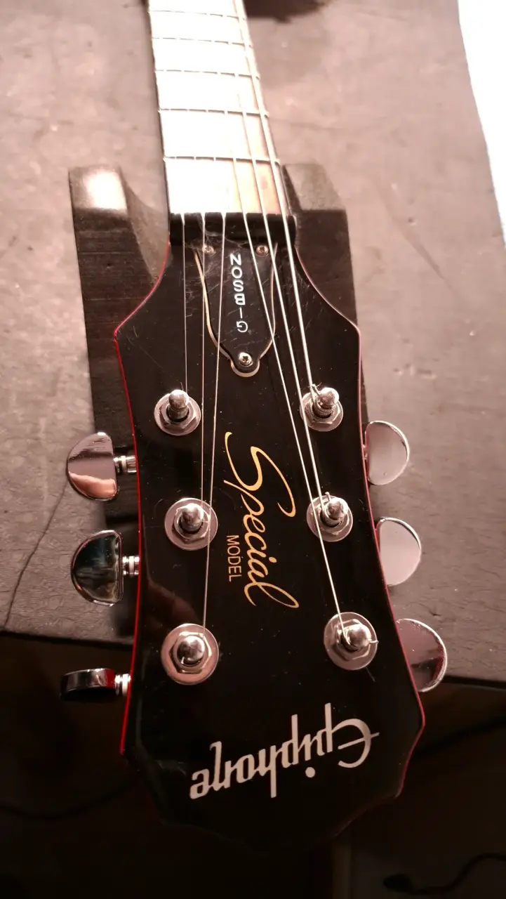 Guitarra Epiphone modelo Gibson - 5