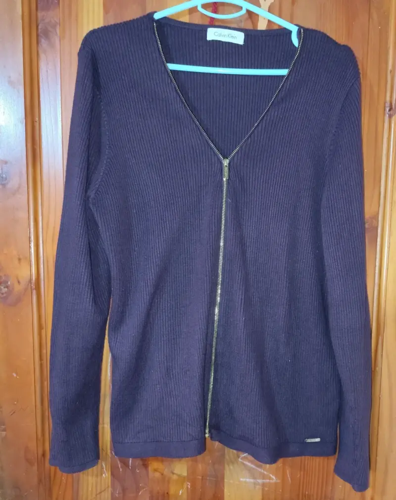 Chaqueta de punto Calvin Klein negra con cierre