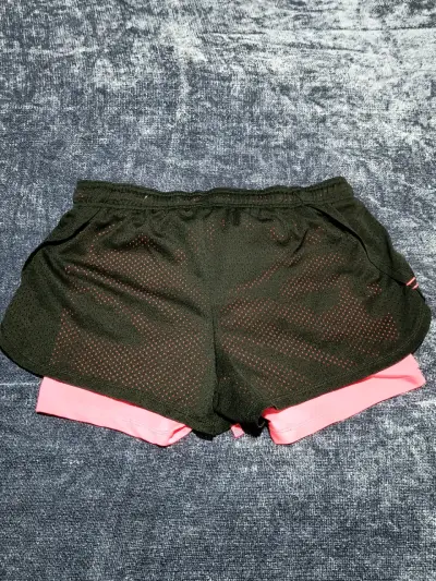 Shorts deportivos negros con rosados Champion - miniatura 2