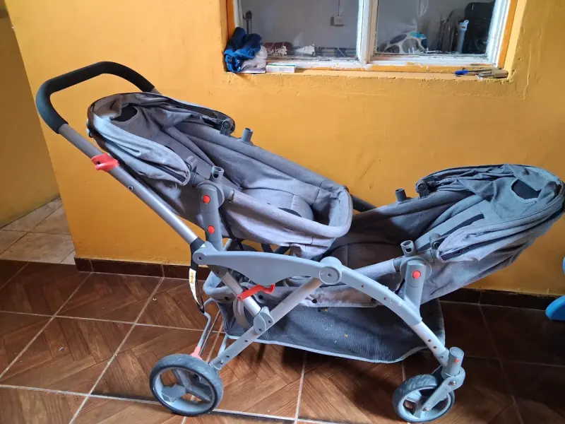 Coche doble para bebé en buen estado - 2